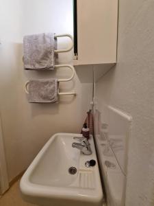 Aalto terrace house in Päivölä, Sunila, cozy and bright two-room apartment Aino