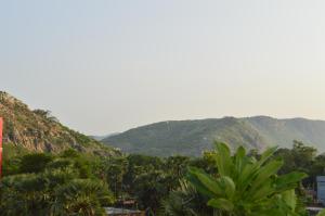 Aakarsh Hill View Hotel