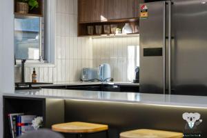 KozyGuru | Rozelle | Sunny Brick Gem + Parking