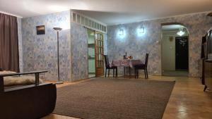 Просторная, винтажная квартира возле метро Позняки