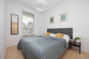 Elegant Apartment Szafrańców in Warsaw with Parking by Noclegi Renters