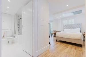 Bright Studio Flat with Private Patio Fulham