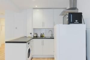 Bright Studio Flat with Private Patio Fulham