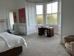 Charming 2 bedroom flat near central Edinburgh