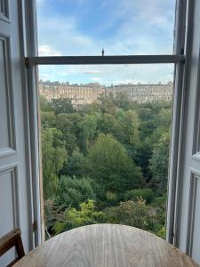 Charming 2 bedroom flat near central Edinburgh
