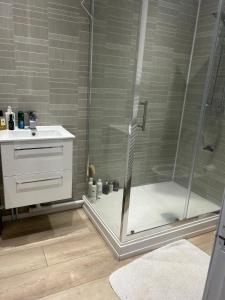 Charming 2 bedroom flat near central Edinburgh