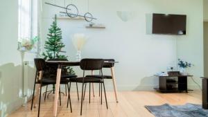 Vibrant 2-Bed Apartment 1 Min Walk to Tube Central London Base Free WiFi