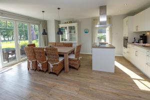 Reethus am Strand - Haushälfte 2 mit Kamin, Sauna