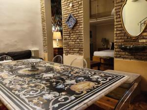 Colosseum Imperial Fora ancient house in MONTI