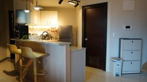 Luxury 2BR in Uptown Parksuites BGC Balcony & Prime location