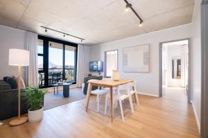 504 Riverlands - Lux 2 Bedroom Apartment with Parking