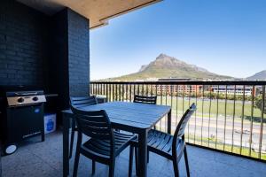 504 Riverlands - Lux 2 Bedroom Apartment with Parking