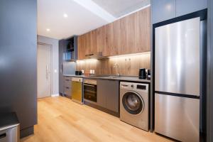 504 Riverlands - Lux 2 Bedroom Apartment with Parking