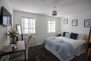 Canary House By RentMyHouse