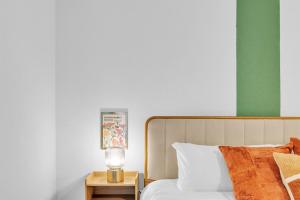 Modern Studio Unit Near Downtown, King Bed, WiFi