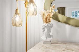 Modern Studio Unit Near Downtown, King Bed, WiFi