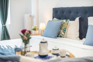 Elegant Dimitra, Your Beautiful Home in Athens, by Acropolin