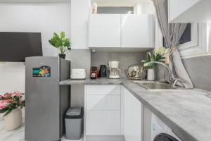 Elegant Dimitra, Your Beautiful Home in Athens, by Acropolin