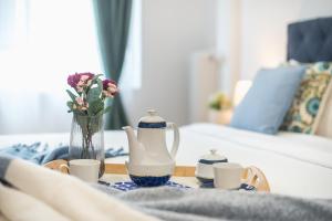 Elegant Dimitra, Your Beautiful Home in Athens, by Acropolin