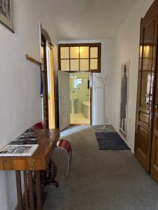 Stylish 90m2 2-Bedroom Apartment in Brno Centre with Balcony & Workspace