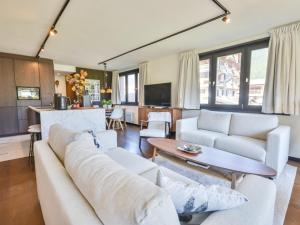 Appartement lumineux, 4 pers, terrasse, 700m centre et télécabine, WiFi, parking, draps inclus - FR-1-684-16