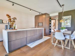 Appartement lumineux, 4 pers, terrasse, 700m centre et télécabine, WiFi, parking, draps inclus - FR-1-684-16