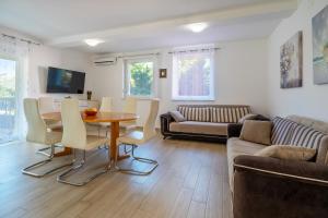 Deluxe Apartments Kovac with Terrace