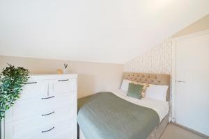 Cosy 3BR Home in Bedford, Sleeps 5