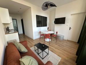 Suite Nova 4 personnes - Vue Hôtel de Ville - à quelques minutes du centre-ville de Charleville-Mézières