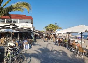 Casa Flamingo - Corner house near beach & boulevard with sea & salt lake view