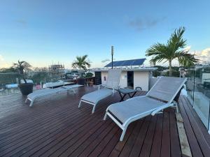 2BR Penthouse with Rooftop Pool