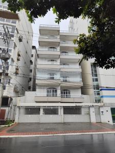 Apartamento em prédio na Praia do Morro