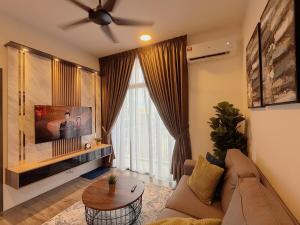 2BR Modern High-Floor with Balcony Near LRT Sri Rampai