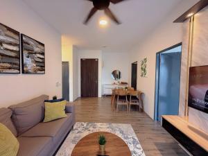 2BR Modern High-Floor with Balcony Near LRT Sri Rampai