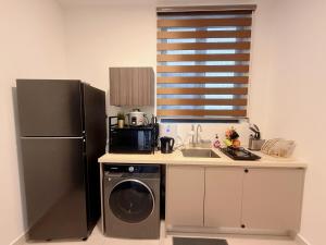 2BR Modern High-Floor with Balcony Near LRT Sri Rampai