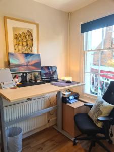 West Street Views 2 - Central apartment with home office