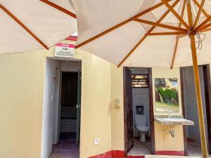 Casas com 2 ou 3 suítes no Residencial Jerusalem 2,frente mar em Coroa Vermelha (BA), condomíonio com piscina, sauna e portaria 24hrs atravessou a rua está no mar.