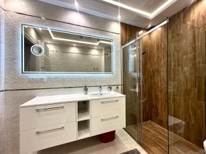 Czartoryskiego Apart - Self Check-In 20h - Parking &Lift & 50m Terrace