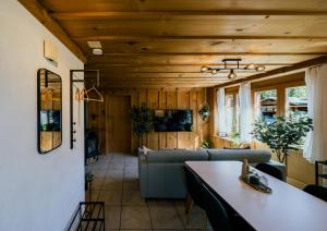 Alpine Oasis with Hot Tub in Schwanden next to Brienz