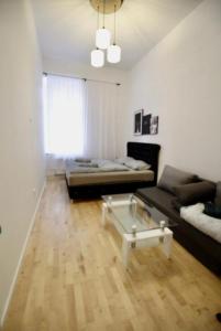 Elegant & Modern 3BR Apartment Near Augarten Park