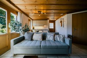 Alpine Oasis with Hot Tub in Schwanden next to Brienz