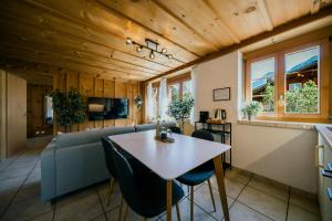 Alpine Oasis with Hot Tub in Schwanden next to Brienz