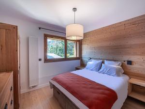 Appartement chic alpin de 100m² avec balcon et garage, proche centre Megève - FR-1-569-100