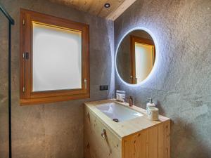 Appartement chic alpin de 100m² avec balcon et garage, proche centre Megève - FR-1-569-100