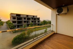 Home Escape Azure 3BHK Bunglow Near Apollo DB City