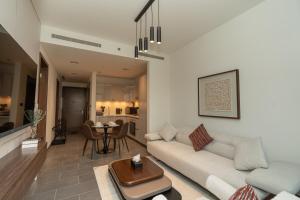 Crest Serene Stay for 4 Guests 1BR and Cozy Room