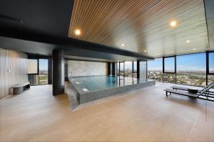 2BR 2BA Southbank Gateway Parking Pool Gym