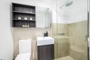 2BR 2BA Southbank Gateway Parking Pool Gym