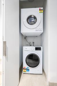 2BR 2BA Southbank Gateway Parking Pool Gym