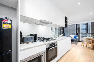 2BR 2BA Southbank Gateway Parking Pool Gym